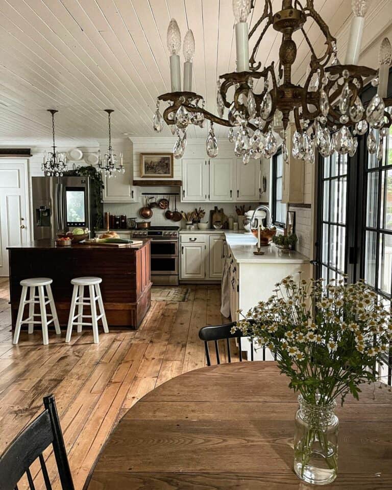 Classy Vintage-Styled Kitchen