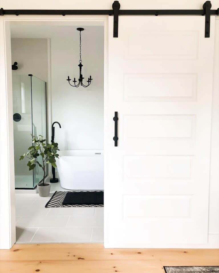 Floor Mounted Bathtub Black Faucet