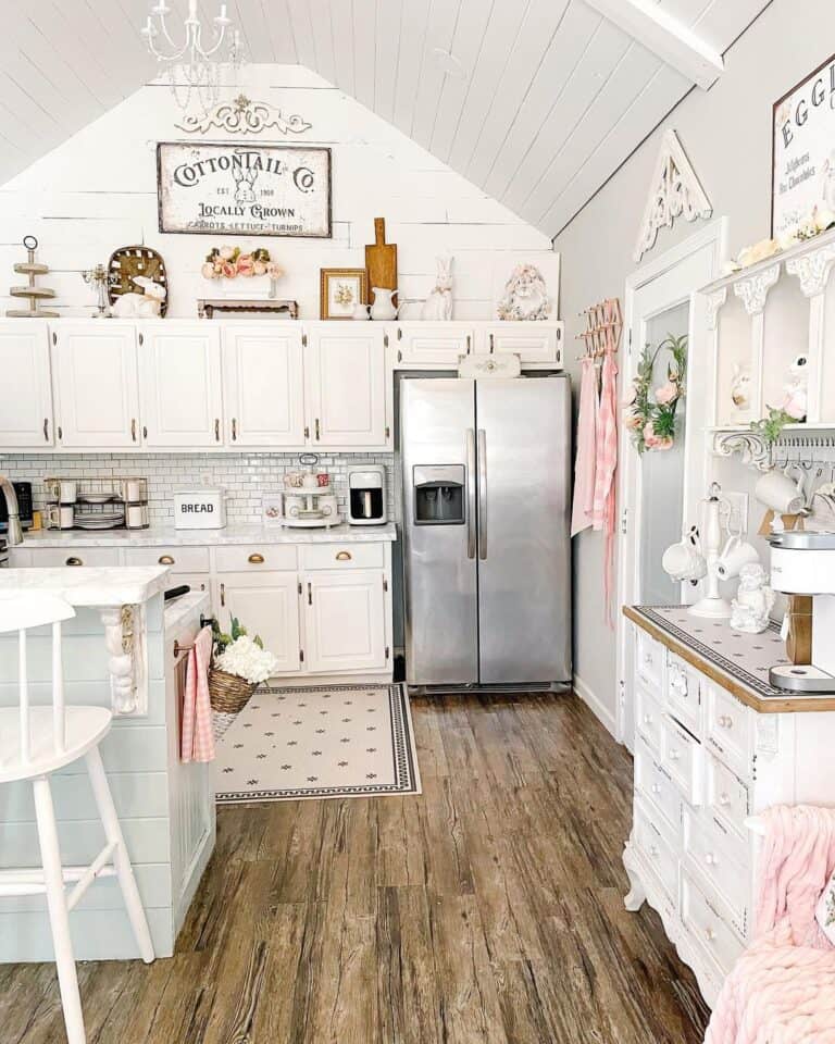 Vaulted Ceilings and Antique Wall Décor