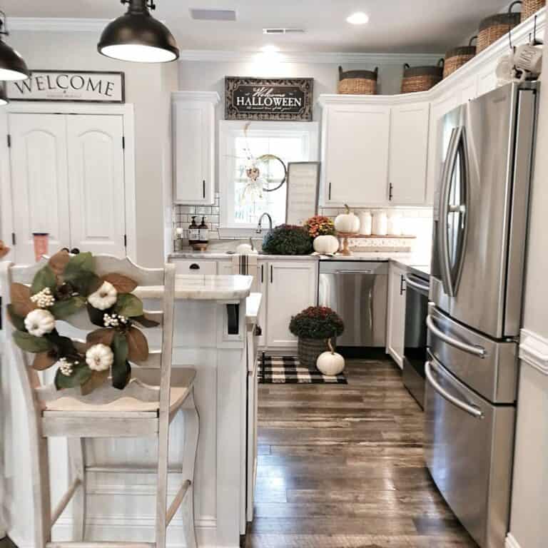 Decorative Kitchen Signs and Autumn Décor