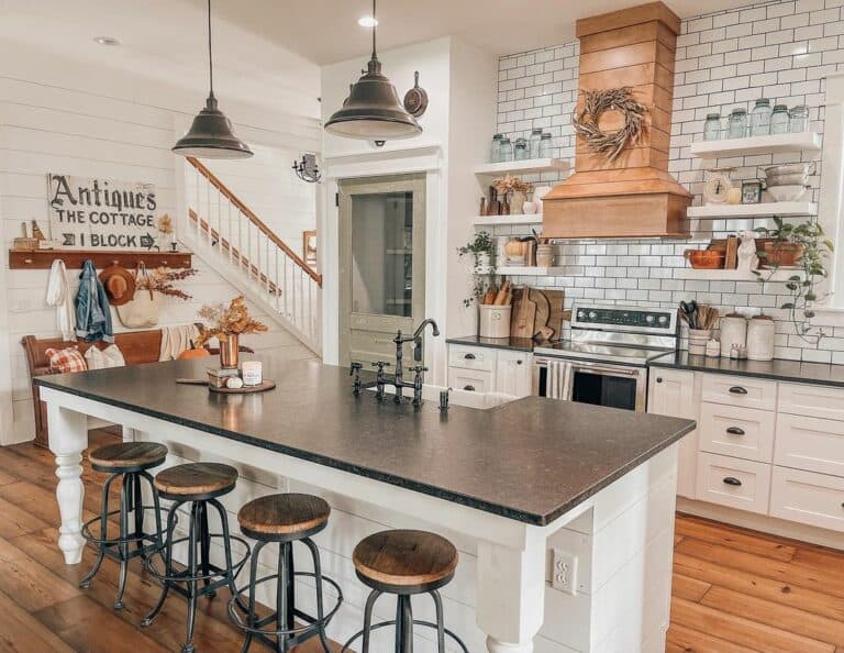 Copper Kitchen Décor Ideas for Farmhouse Kitchen
