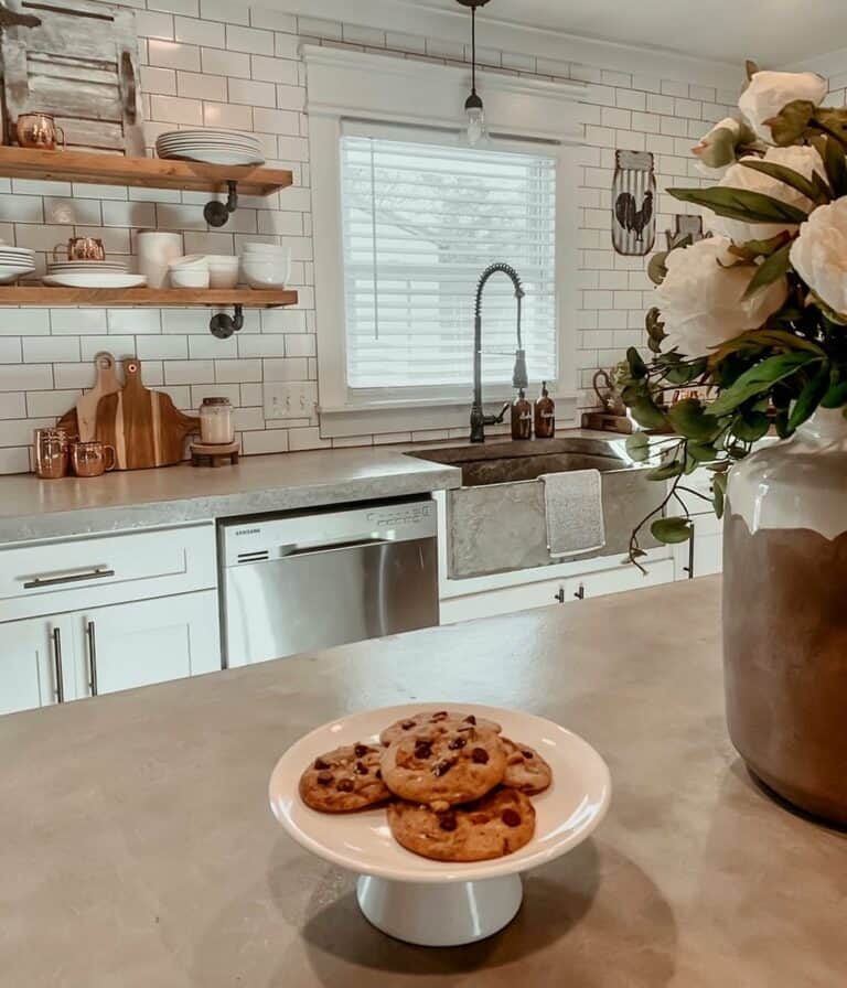 Copper Décor for Country Kitchen
