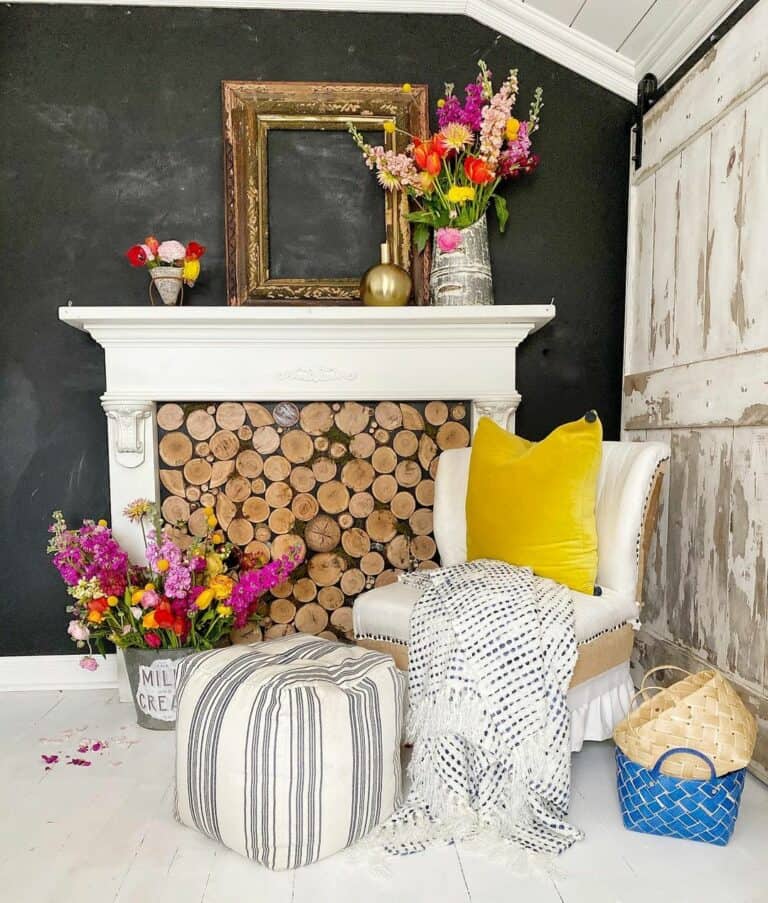 Décor for Black Chalkboard Wall