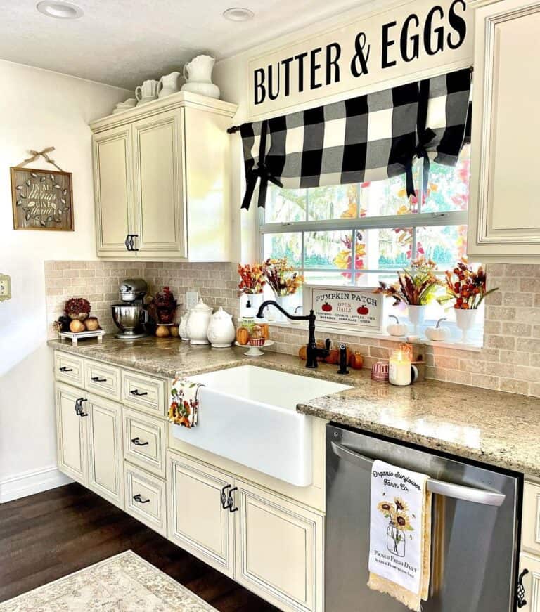 Kitchen Signs and Colorful Flowers