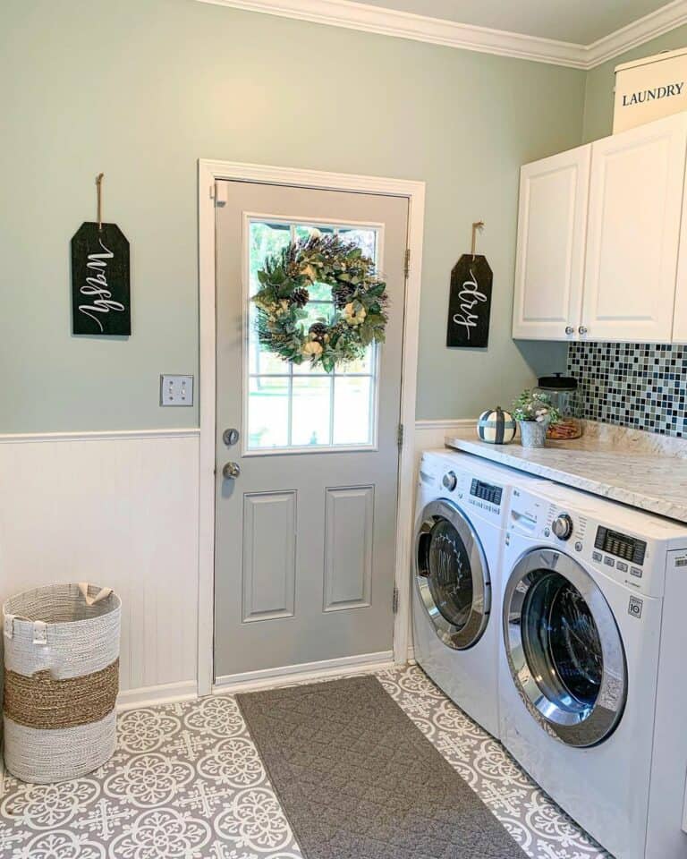 Black Gift Tag Laundry Signs