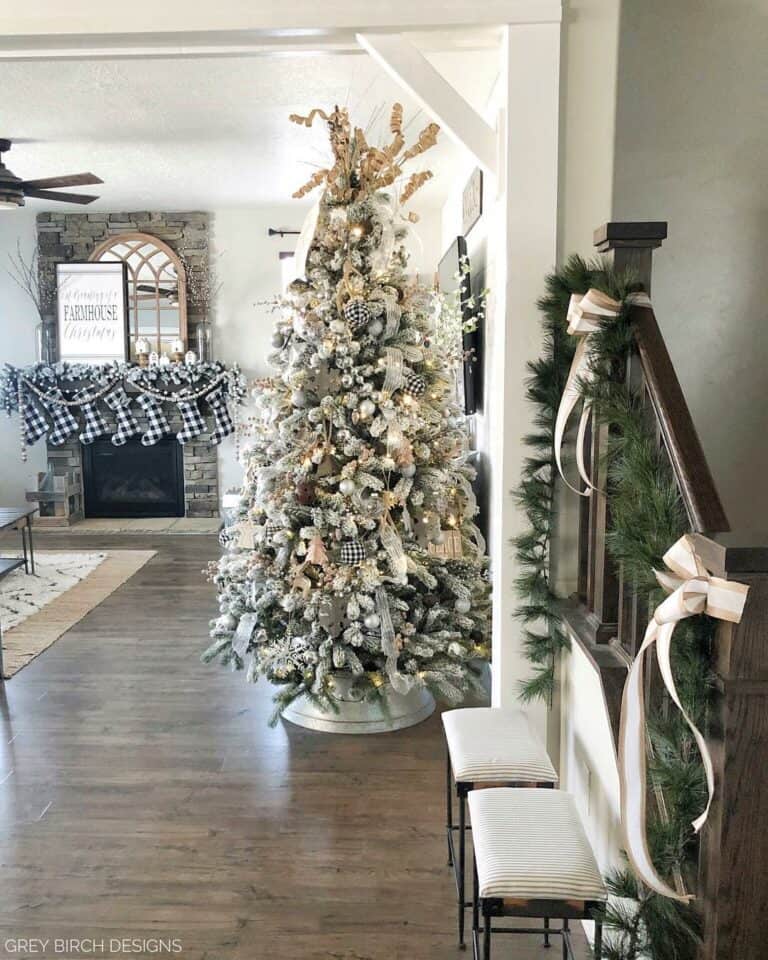 Silver Metal Christmas Tree Collar