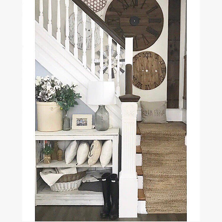 Compact Entryway with Carpet for Staircases